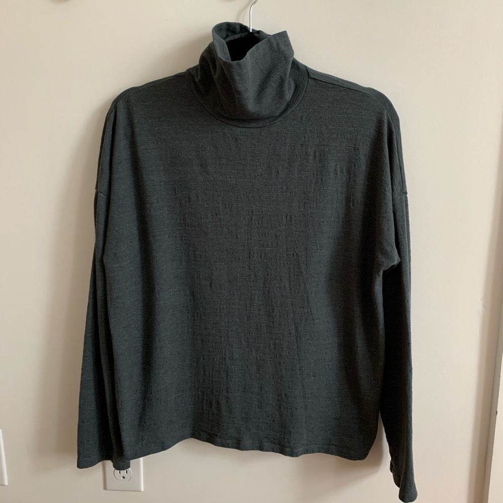 Madewell mock neck tee - great condition